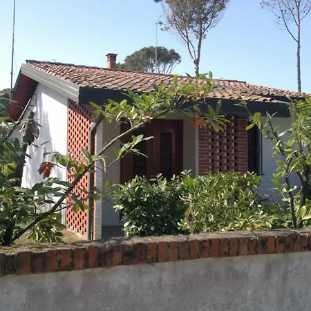 Bright House With Garden Near To The - Beahost 比比翁