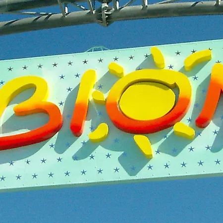 公寓 Bright House With Garden Near To The - Beahost 比比翁