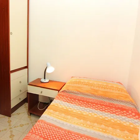 公寓 Bright House With Garden Near To The - Beahost 比比翁