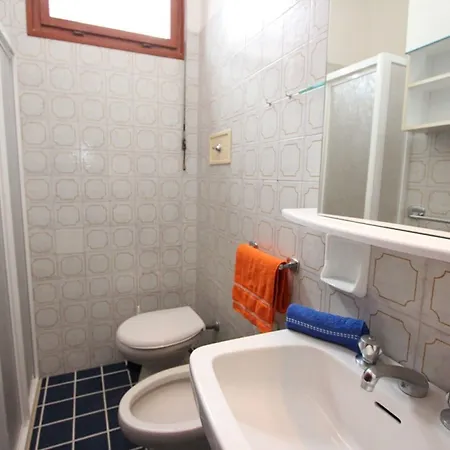 公寓 Bright House With Garden Near To The - Beahost
