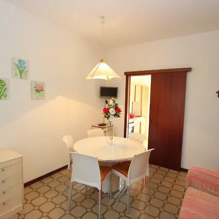 公寓 Bright House With Garden Near To The - Beahost 比比翁