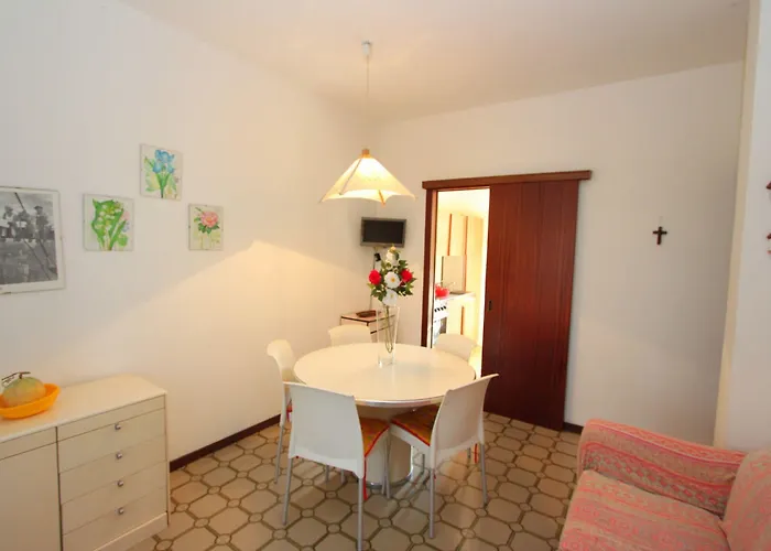 Апартаменты Bright House With Garden Near To The - Beahost Бибионе